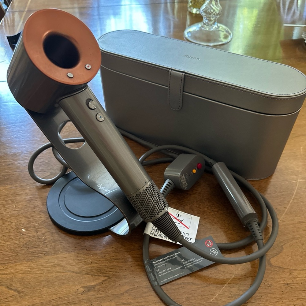 Dyson supersonic hairdryer with magnetic stand, storage box & accessories